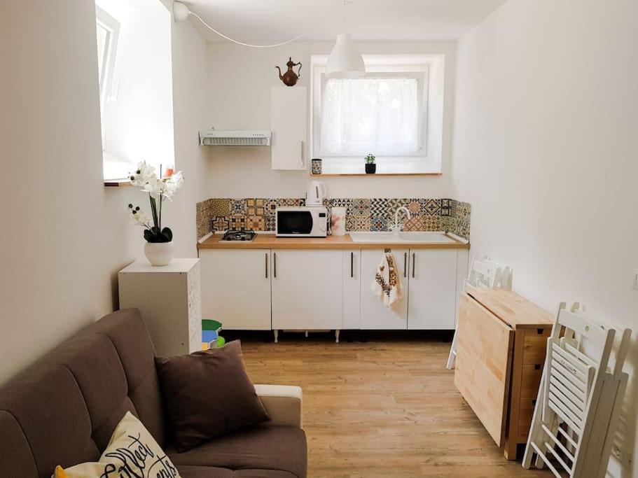 Thekeystudio, Studio Beige Nel Centro, 4 Minuti Dal Mare Bordighera Exterior photo
